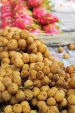 pazarda olgun longkong