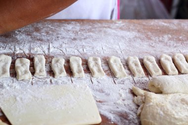 kızartılmış hamur sopa içinde belgili tanımlık çarşı
