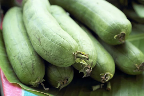 Cetriolo fresco sul mercato — Foto Stock