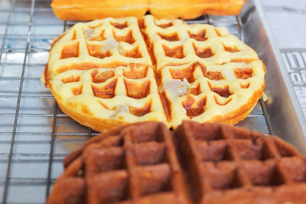 Doces waffles no mercado — Fotografia de Stock