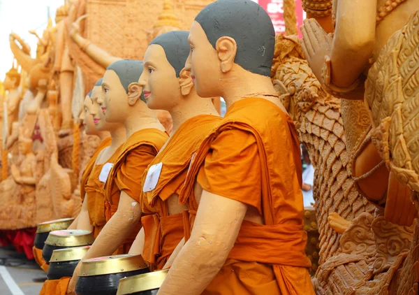 Grote wax kaarsen gebruikt op het festival. — Stockfoto