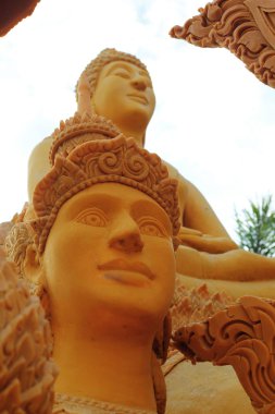 festivalde kullanılan büyük mum. 