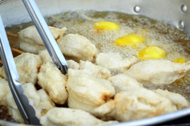 Satılık geniş bir et topu. 