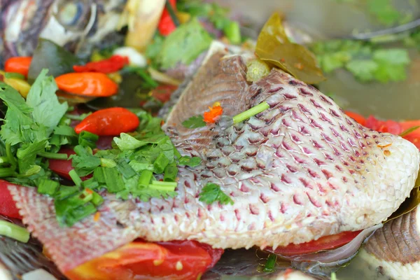Tom Yum Thai Style - sopa picante con pescado — Foto de Stock