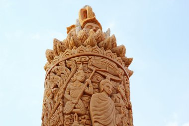 festivalde kullanılan büyük mum. 
