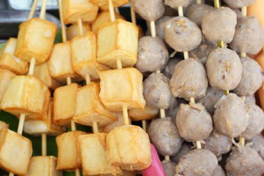 Satılık geniş bir et topu. 