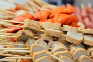 Satılık geniş bir et topu. 