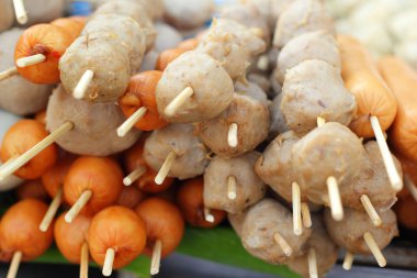 Satılık geniş bir et topu. 