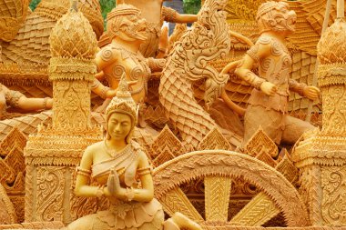 festivalde kullanılan büyük mum. 