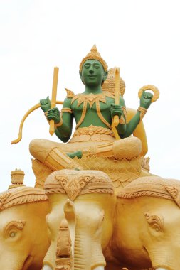 festivalde kullanılan büyük mum. 