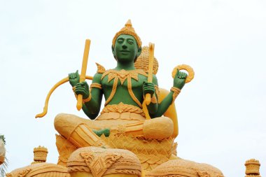 festivalde kullanılan büyük mum. 