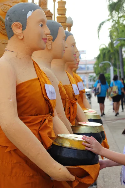 Grote wax kaarsen gebruikt op het festival. — Stockfoto