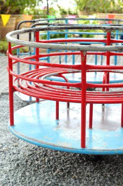 brinquedos diversos no playground para criançaÇocuk oyun alanı içinde çeşitli oyuncaklar