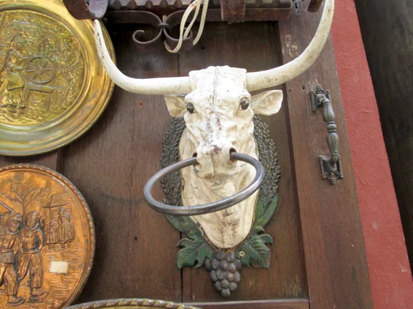 White buffalo statue - vintage style. — Stock Photo, Image