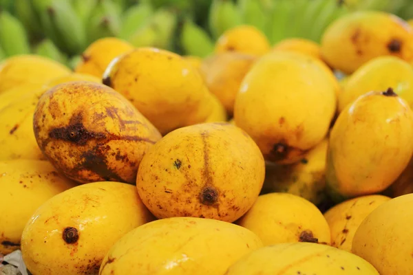 Ripe mango in the market — Stock Photo, Image