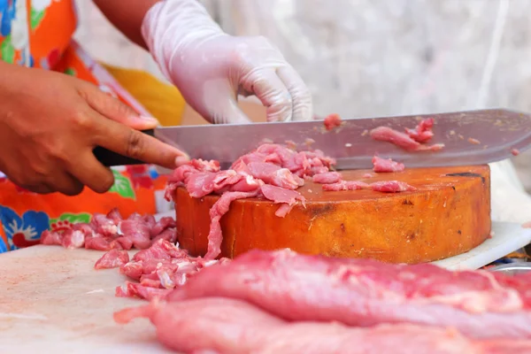 市場で新鮮な豚肉 — ストック写真