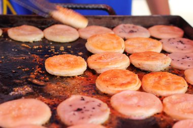 Tayland tatlı, mix un, Hindistan cevizi ve sonra kızarmış.