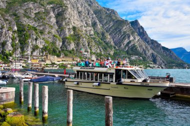 Göl kıyısındaki Lombard köyüne bir göz atalım. 28 Ağustos 2021 Limon Konsolosu İtalya