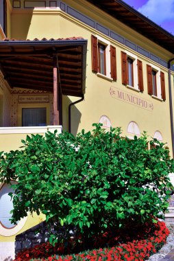 Villa boghi parkının içindeki belediye binası 29 Ağustos 2021 Limone sul garda İtalya