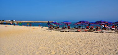 13 Eylül 2021 Tropea İtalya, Parghelia 'nın kumlu plajı.