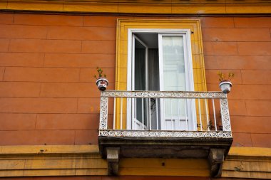 Vibo valentia Calabria İtalya 'daki tarihi bina penceresi