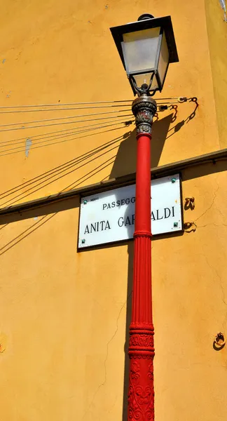 ジェノア ネルヴィのアニタ ガリバルディ遊歩道のランプポストイタリア — ストック写真