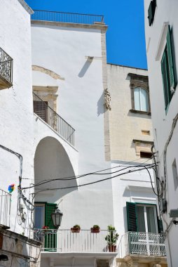 İtalya 'nın Puglia, Ostuni köyündeki tipik evler
