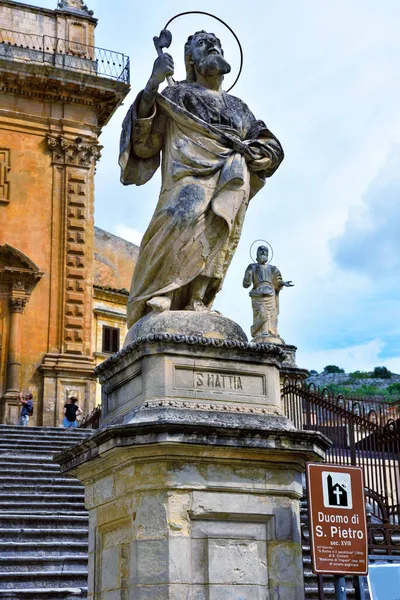 Statyer Utanför Duomo Saint Peter San Pietro Modica Sicilien Italien — Stockfoto