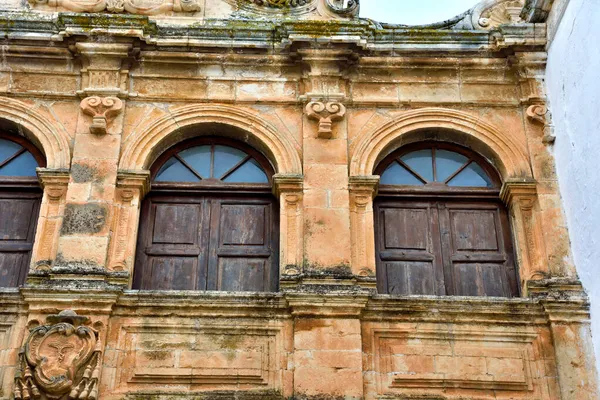 Ostuni Piskoposluk Sarayı Yüzyıldan Kalma Bir Binadır Fakat Yüzyılda Tamamen — Stok fotoğraf