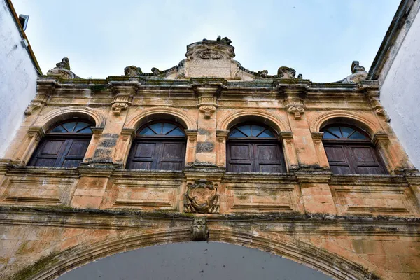 Ostuni Püspöki Palotája Egy Századi Épület Teljesen Felújított Rococo Stílusban — Stock Fotó