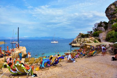 Tonnara yakınlarındaki sahil ve sahil birçok turist için 20 Eylül 2021 Scopello İtalya