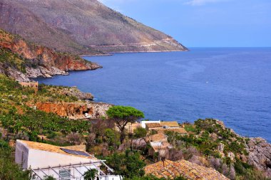 Çingaro doğal rezervindeki kıyı manzarası Sicilya 'da.