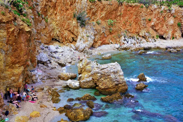 Bathers Hikers Cala Berretta Cala Della Disa Natural Reserve Zingaro — Stock Photo, Image