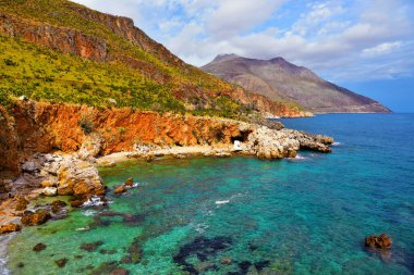 Çingaro doğal rezervindeki kıyı manzarası Sicilya 'da.