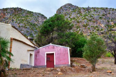Çingaro doğal rezervindeki kıyı manzarası Sicilya 'da.