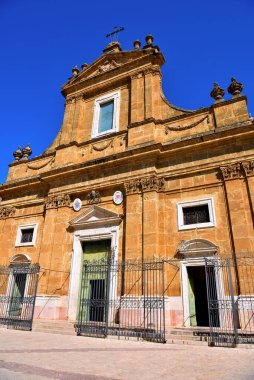 Santa Maria Assunta Bazilikası ana kilise olarak da bilinir, inşaatın başlamasıyla 1332 Alcamo Sicilya İtalya