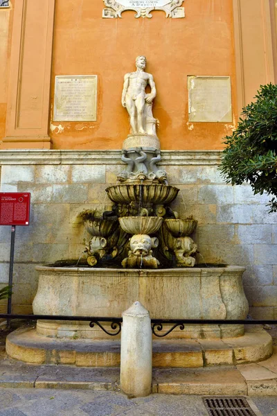 Fountain Saturn 1342 Connected Arched Aqueduct Served City Center Eighteenth — Stockfoto