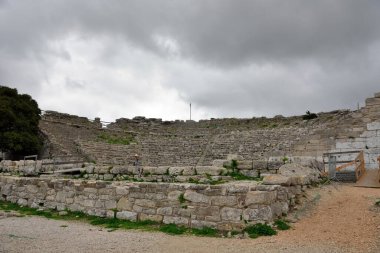 Segesta Tiyatrosu Eski Yunan tapınağı Sicilya İtalya