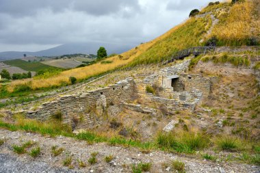 Segesta 'daki eski Yunan tapınağı, Trapani Sicilya, İtalya