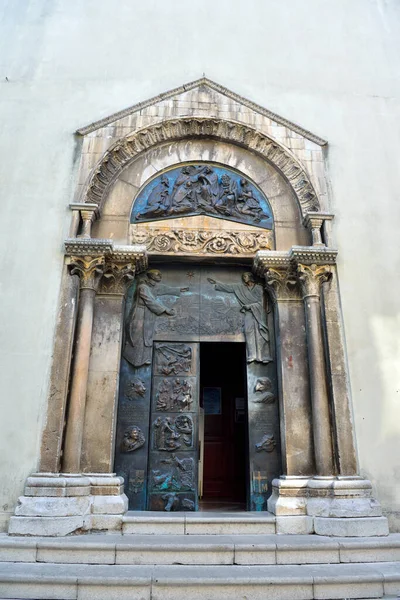 Portal Catedral Santa Maria Maggiore Teggiano Italia — Foto de Stock