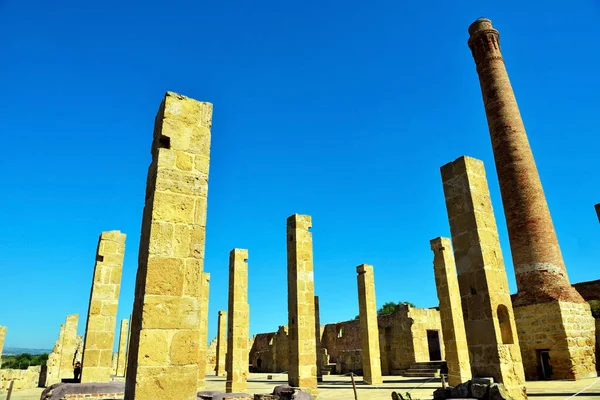 Vendicari Doğa Koruma Alanı, Sicilya, İtalya 'daki terk edilmiş tonaranın kalıntıları.