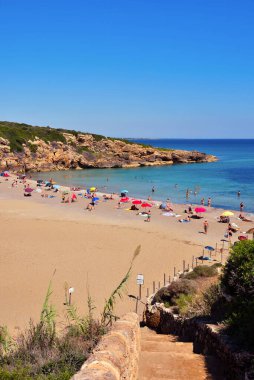 Sicilya 'nın en güzel plajlarından birinde 24 Eylül 2018' de Vendicari Doğal Rezervi 'nde (Siracusa İtalya) turistler görülüyor. 