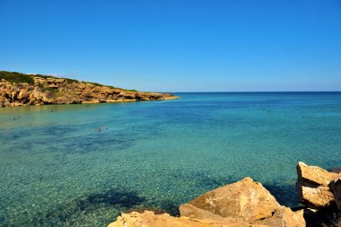 Sicilya 'nın en güzel plajlarından birinde, Vendicari Doğal Rezerv Siraküzü' nde.