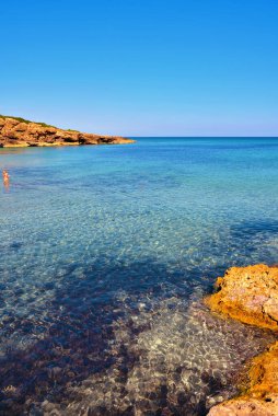 Sicilya 'nın en güzel plajlarından birinde, Vendicari Doğal Rezerv Siraküzü' nde.