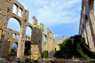 Eski bir tuğla fabrikasının kalıntıları. Sampieri (Ragusa) Sicilya, İtalya 'daki imha edilmiş sanayi fabrikası
