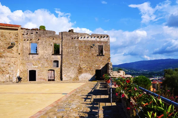 Hrad Angioino Aragonese Zdobí Svou Velikostí Architekturou Pobřežní Město Září — Stock fotografie