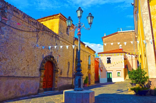 Agropoli İtalya 'nın tarihi merkezine bir göz atalım.