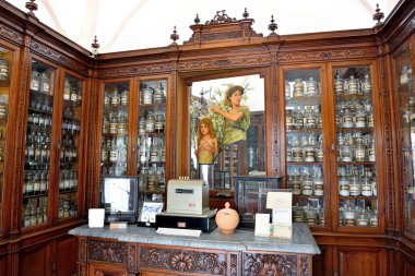 Unesco 'nun antik Cartia eczanesi Dünya Mirasları Müzesi. Rai Tv serisi 2. Komiser Montalbano 20 Eylül 2018 Scicli italy.