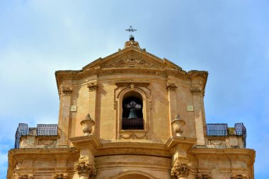 San Michele Arcangelo Kilisesi 1693 depreminden sonra yeniden inşa edildi. Scicli, Sicilya, İtalya