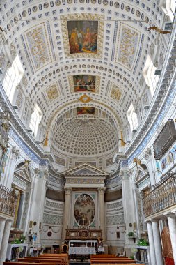 Barok tarzında S. Michele Arcangelo Kilisesi. 1693 depreminden sonra yeniden inşa edildi. 20 Eylül 2018 Scicli İtalya.